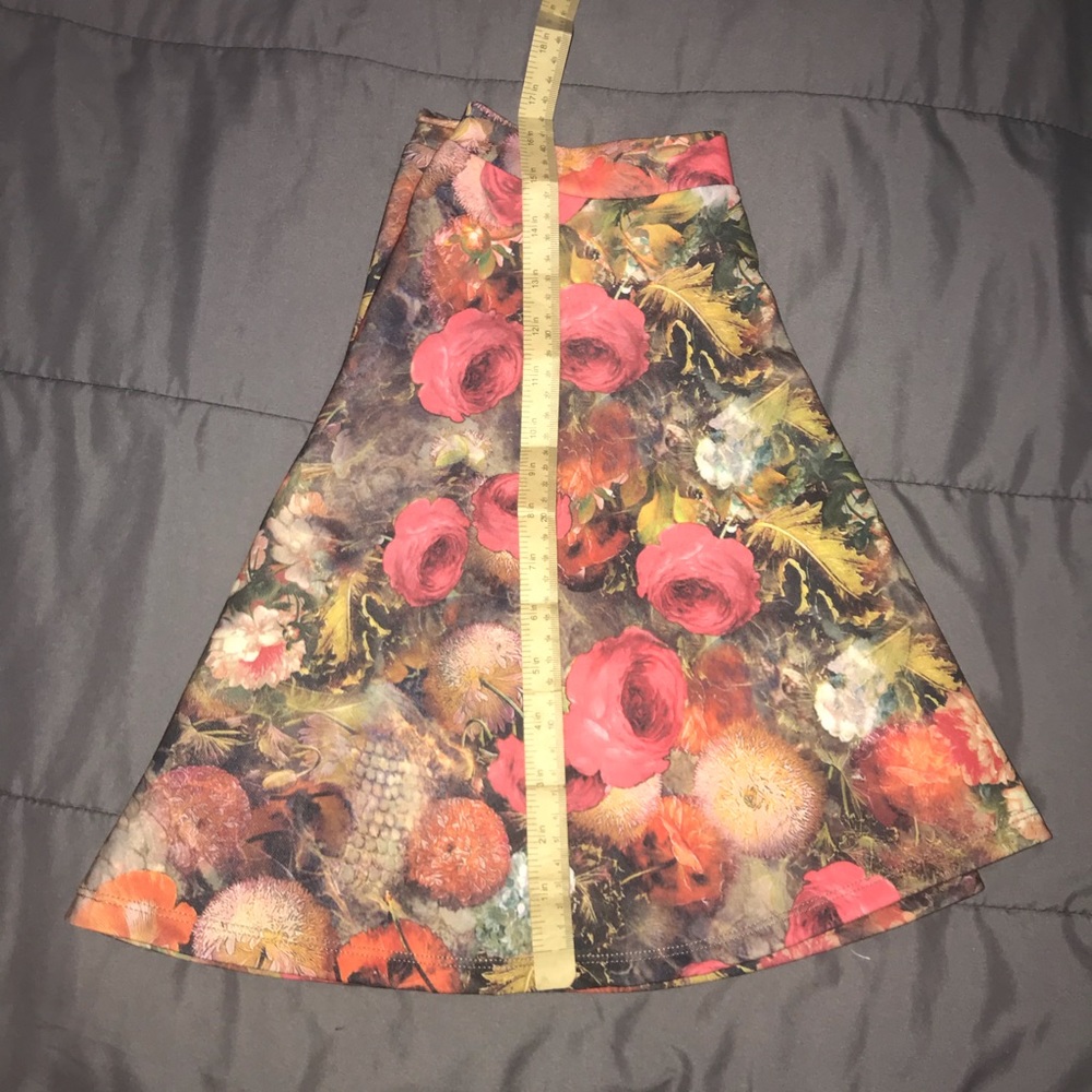 Skirt - Picture 2 of 2